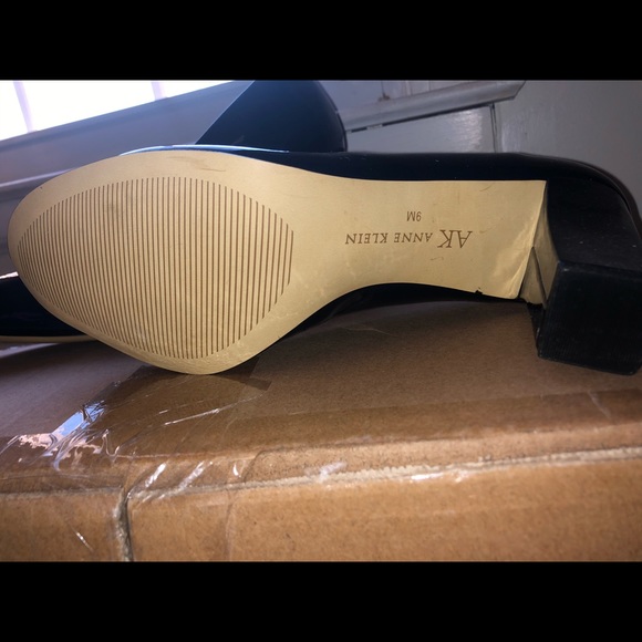 NWT Anne Klein Navy Patent Leather Heels, Size 9 - Picture 5 of 8